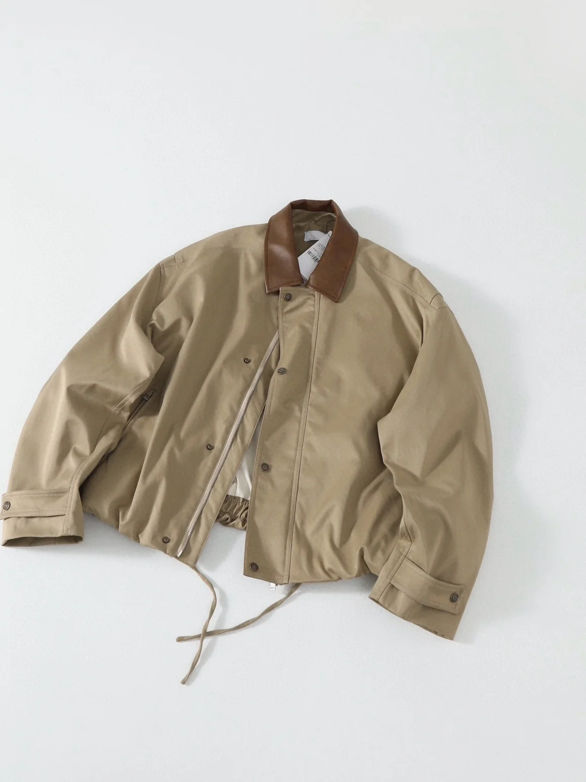 Ретро-куртка в американском стиле с кожаным воротником, пэчворком и 3D-кроем, широкий силуэт, рабочая одежда для пар
Ретро-куртка в американском стиле с кожаным воротником, пэчворком и 3D-кроем, широкий силуэт, рабочая одежда для пар