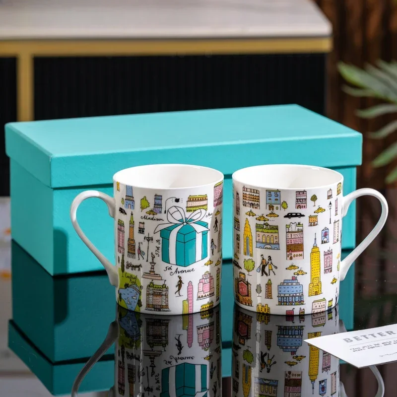 New Hand Drawn Urban Lifestyle Cup, Milk Coffee Cup, Classic Blue Gift Box Pattern, High Bone Porcelain Cup for Gift Giving
New Hand Drawn Urban Lifestyle Cup, Milk Coffee Cup, Classic Blue Gift Box Pattern, High Bone Porcelain Cup for Gift Giving