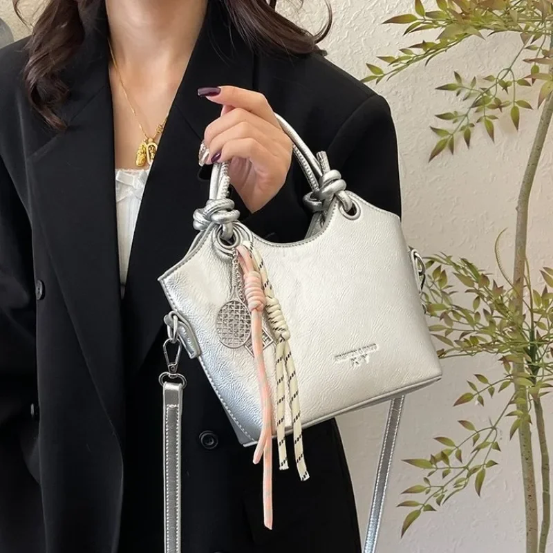 Vintage Chic Diaper Bag Women's Elegant Crossbody Handbag Luxury Designer Tote Minimalist Leather Practical Fashion Bag
Vintage Chic Diaper Bag Women's Elegant Crossbody Handbag Luxury Designer Tote Minimalist Leather Practical Fashion Bag