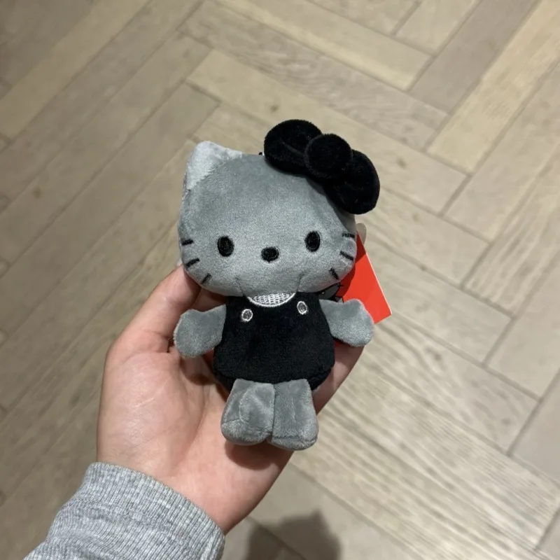 Monochrome Grey Hello Kitty Plush Keychain Black Bow Bag Pendant Gothic Trendy Hanging Ornament
Monochrome Grey Hello Kitty Plush Keychain Black Bow Bag Pendant Gothic Trendy Hanging Ornament