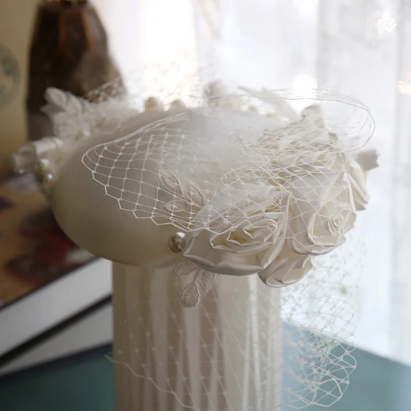 2023 Handmade Mini Fiower Bud Fascinator Hat Hair Clips White Satin Pearl Fascinators Hair Style Bride Wedding Hair Accessories
2023 Handmade Mini Fiower Bud Fascinator Hat Hair Clips White Satin Pearl Fascinators Hair Style Bride Wedding Hair Accessories
