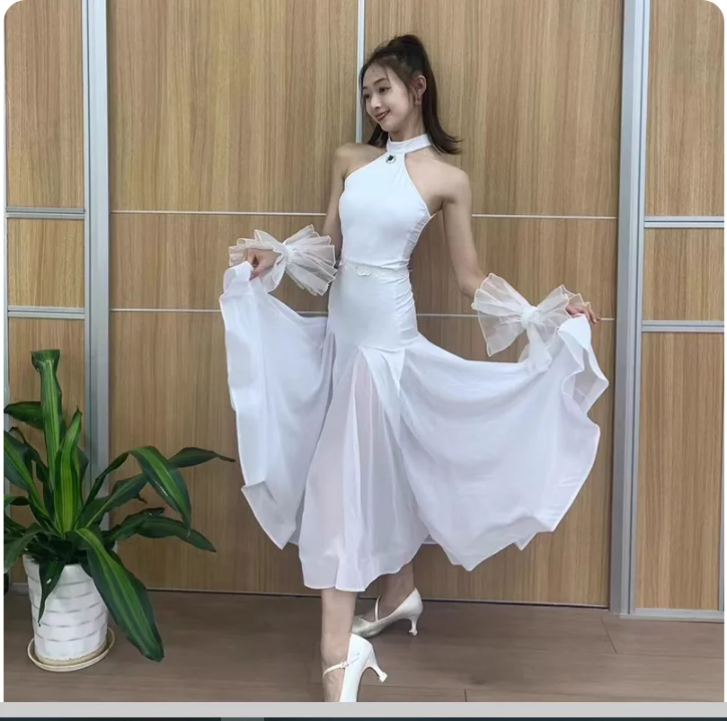Modern dance dress with neck hanging and exposed back, slim fit and large swing dress
Modern dance dress with neck hanging and exposed back, slim fit and large swing dress