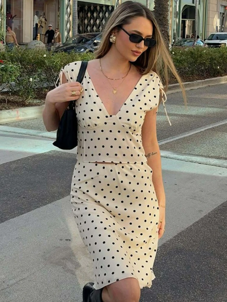 FDYOUI Elegant V-neck Polka Dot Tank Tops +Midi Skirts 2 Pieces Sets Women's Summer Lace-up Backless Slim Holiday Party Outfit
FDYOUI Elegant V-neck Polka Dot Tank Tops +Midi Skirts 2 Pieces Sets Women's Summer Lace-up Backless Slim Holiday Party Outfit