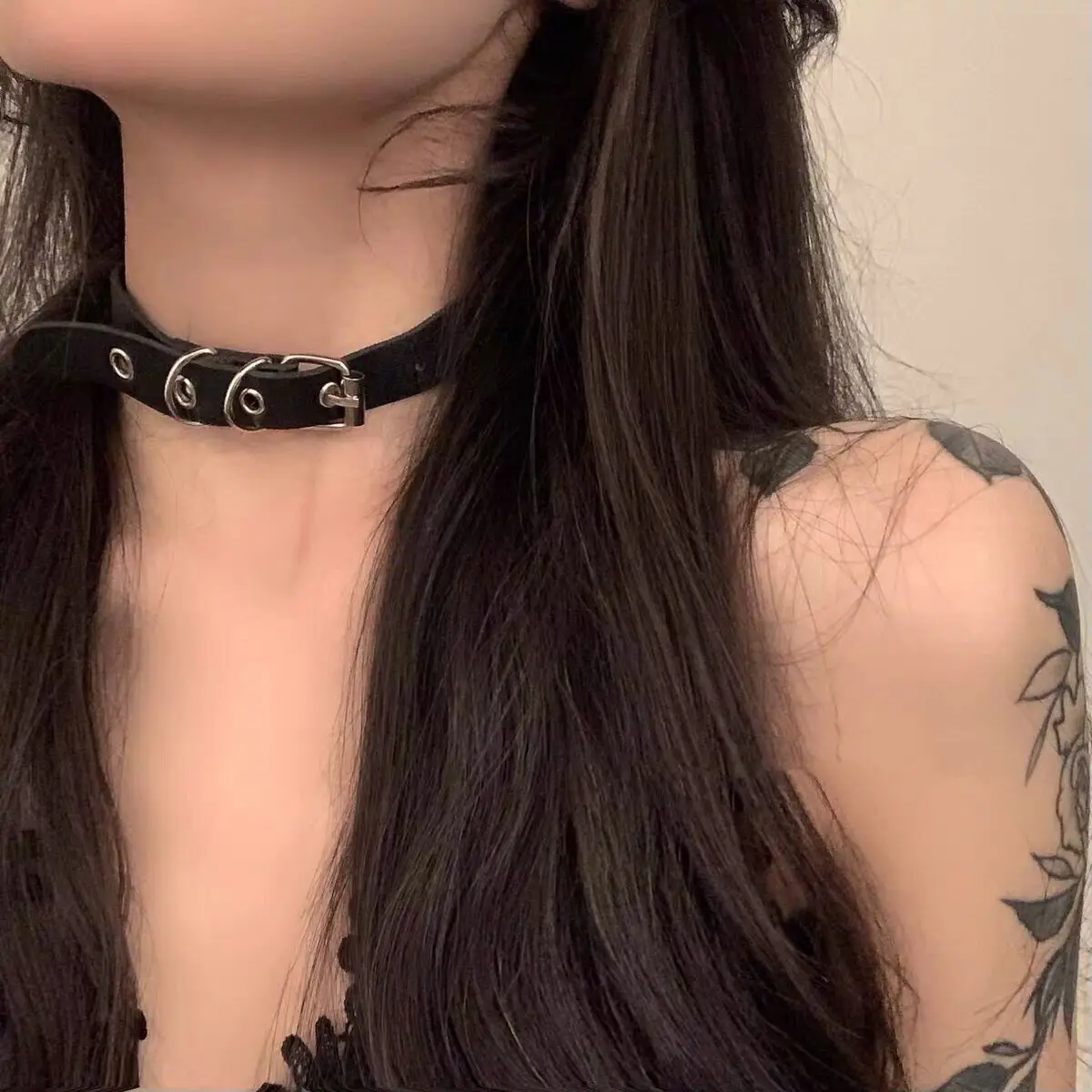 Hyunya's versatile flat buckle belt style choker collar, collarbone necklace, women's dark gift collar
Hyunya's versatile flat buckle belt style choker collar, collarbone necklace, women's dark gift collar
