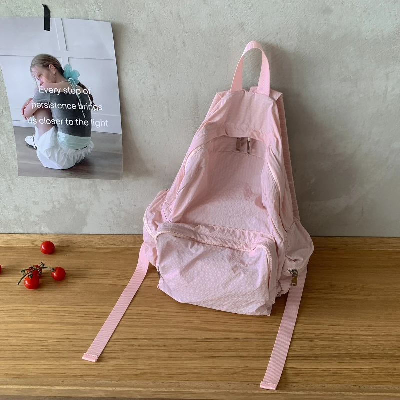 Korean Style Lightweight Nylon Backpack New Fashion Large Capacity Travel Backpack for Students Casual Minimalist Commuting Bag
Korean Style Lightweight Nylon Backpack New Fashion Large Capacity Travel Backpack for Students Casual Minimalist Commuting Bag