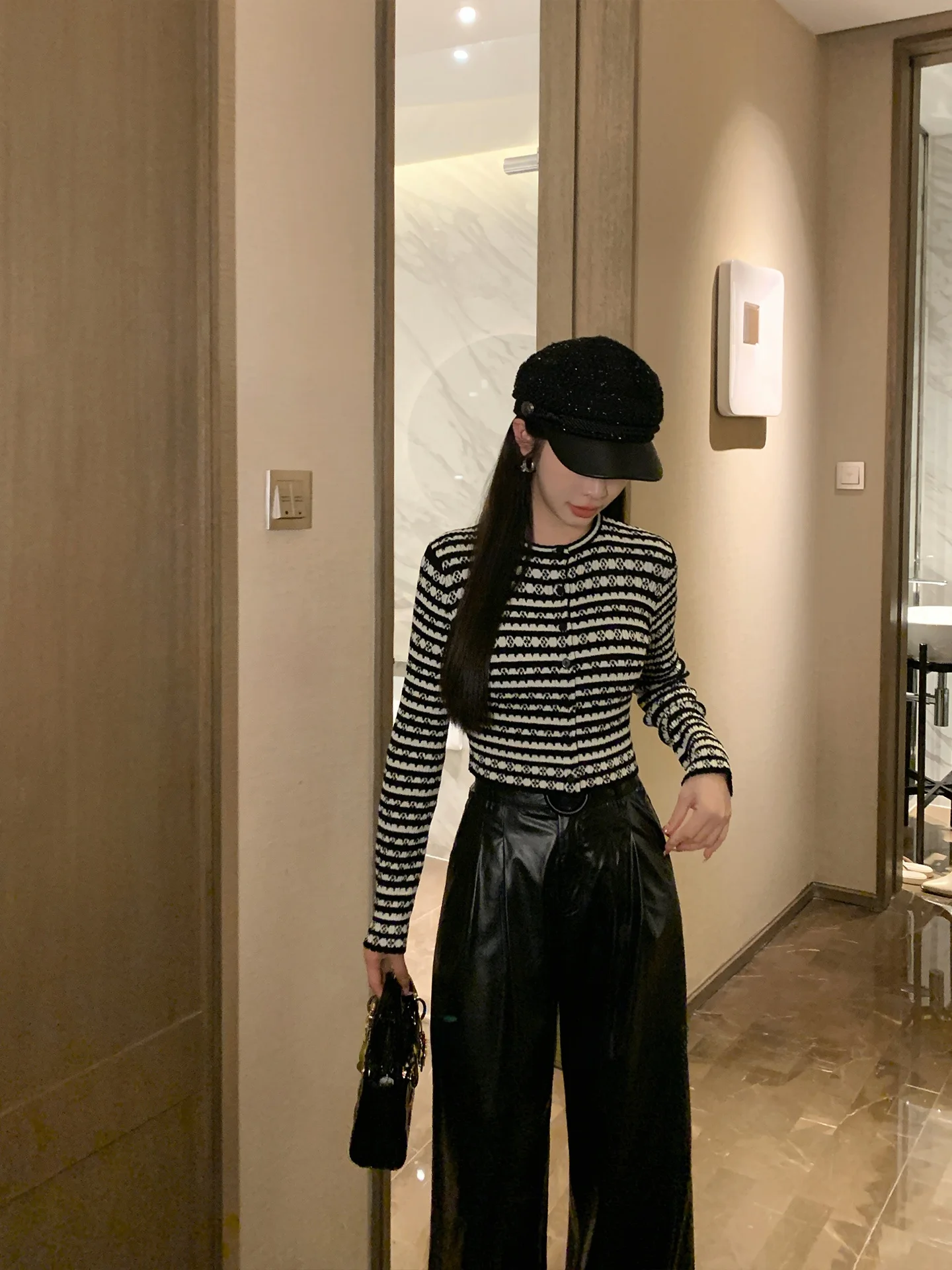 Женский укороченный вязаный кардиган с круглым вырезом, в полоску, с цветочным узором, весенняя новинка, с длинными рукавами, приталенный, базовый, для похудения
Женский укороченный вязаный кардиган с круглым вырезом, в полоску, с цветочным узором, весенняя новинка, с длинными рукавами, приталенный, базовый, для похудения