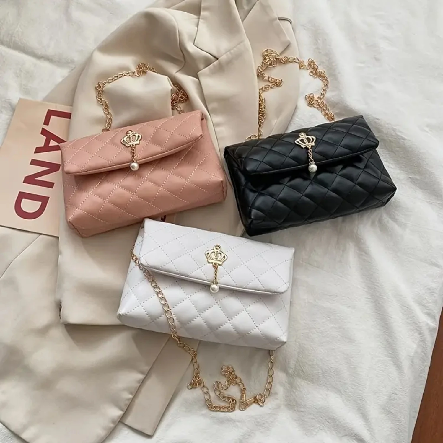 Women's Argyle Quilted Shoulder Bag, Chain Strap Crossbody Bag, Pearl Metal Decor Flap Bag For Work
Women's Argyle Quilted Shoulder Bag, Chain Strap Crossbody Bag, Pearl Metal Decor Flap Bag For Work