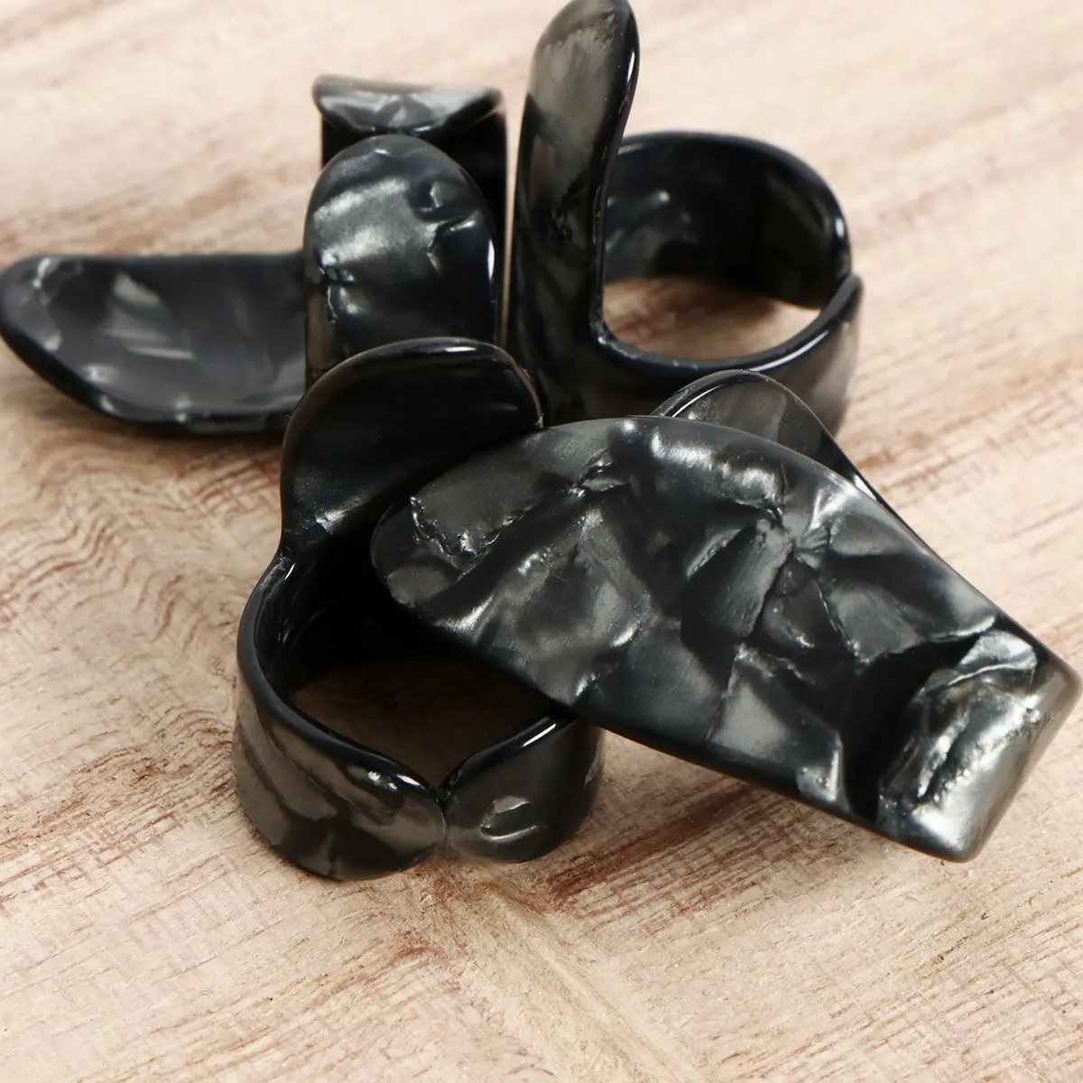 4Pcs Finger Guitar Picks Thumb Nail Celluloid Ultra Thin Durable Bass Guitar Practice Accessories Standard Size Black Grey
4Pcs Finger Guitar Picks Thumb Nail Celluloid Ultra Thin Durable Bass Guitar Practice Accessories Standard Size Black Grey