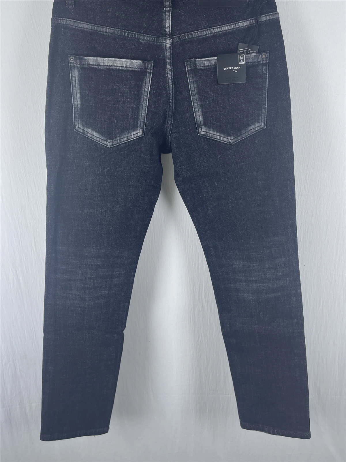 6085 Spring and Summer New Men's Jeans Washed Grinding Holes Patch Paint Three-dimensional Cutting Straight Black Jeans for Men
6085 Spring and Summer New Men's Jeans Washed Grinding Holes Patch Paint Three-dimensional Cutting Straight Black Jeans for Men