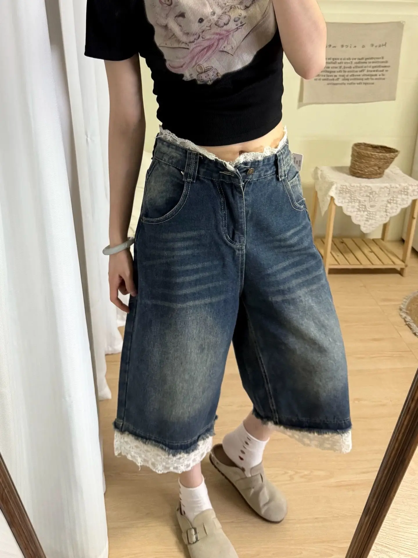 Y2K Lace Denim Shorts Korean Retro Washed Patchwork Seven Part Wide Leg Jeans Summer for Women
Y2K Lace Denim Shorts Korean Retro Washed Patchwork Seven Part Wide Leg Jeans Summer for Women