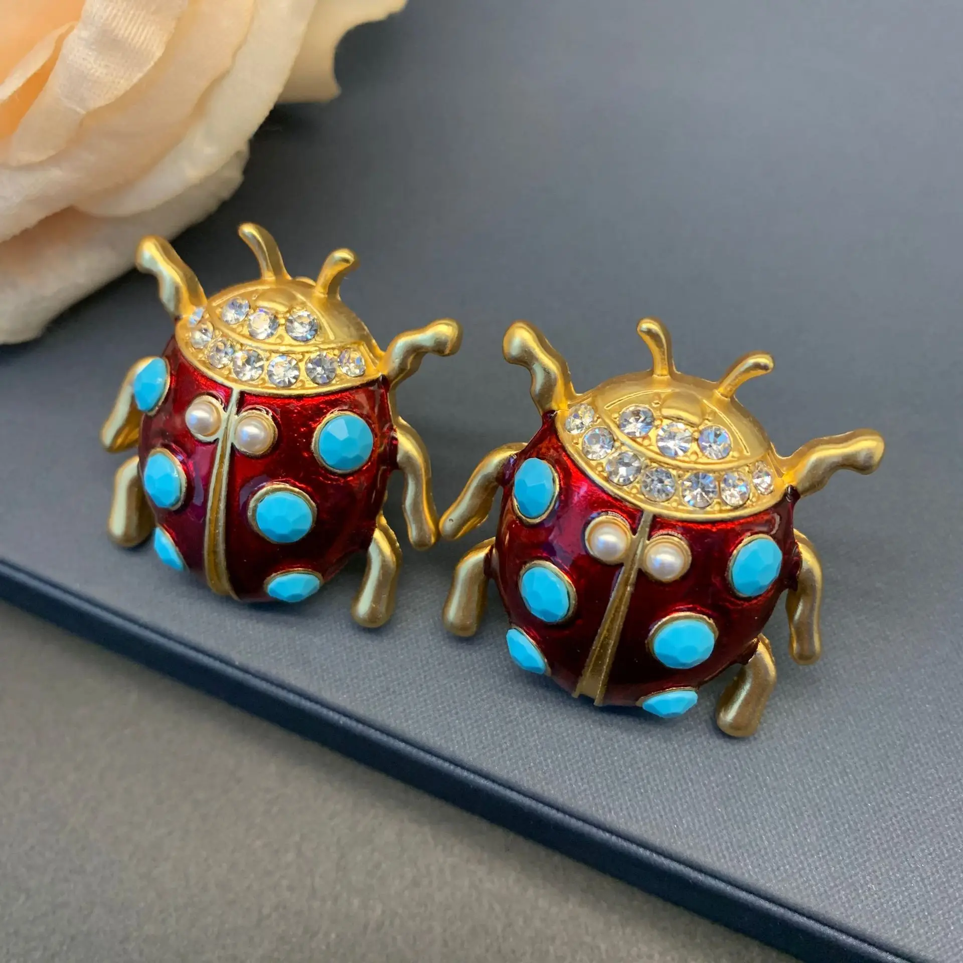 Vintage Zirconia Enemal Insect Stud Earrings For Women Jewelry Runway Party T Show Fancy Trendy Boho INS Japan Korea
Vintage Zirconia Enemal Insect Stud Earrings For Women Jewelry Runway Party T Show Fancy Trendy Boho INS Japan Korea