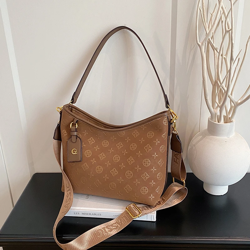 Элегантная кожаная классическая дизайнерская парижская модная сумка большой вместимости для женщин, модная сумка через плечо
Элегантная кожаная классическая дизайнерская парижская модная сумка большой вместимости для женщин, модная сумка через плечо