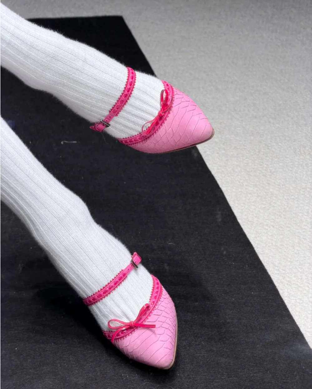 Hot Pink Pointed Toe Stiletto Pumps Delicate Bow Single Buckle Strap Detail Summer New Elegant Croc-Embossed High Heels for Lady
Hot Pink Pointed Toe Stiletto Pumps Delicate Bow Single Buckle Strap Detail Summer New Elegant Croc-Embossed High Heels for Lady