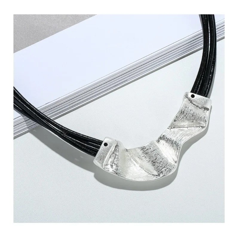 Necklace New Irregular Clavicle Chain Women's Alloy Wind Jewelry Retro Simple Necklace
Necklace New Irregular Clavicle Chain Women's Alloy Wind Jewelry Retro Simple Necklace