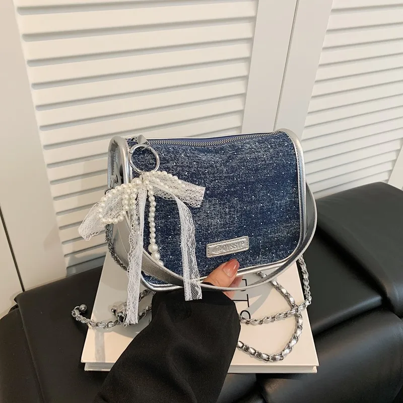 High-end retro trendy shoulder bag 2025 new fashion denim casual crossbody bag for work commuting versatile women's bag
High-end retro trendy shoulder bag 2025 new fashion denim casual crossbody bag for work commuting versatile women's bag