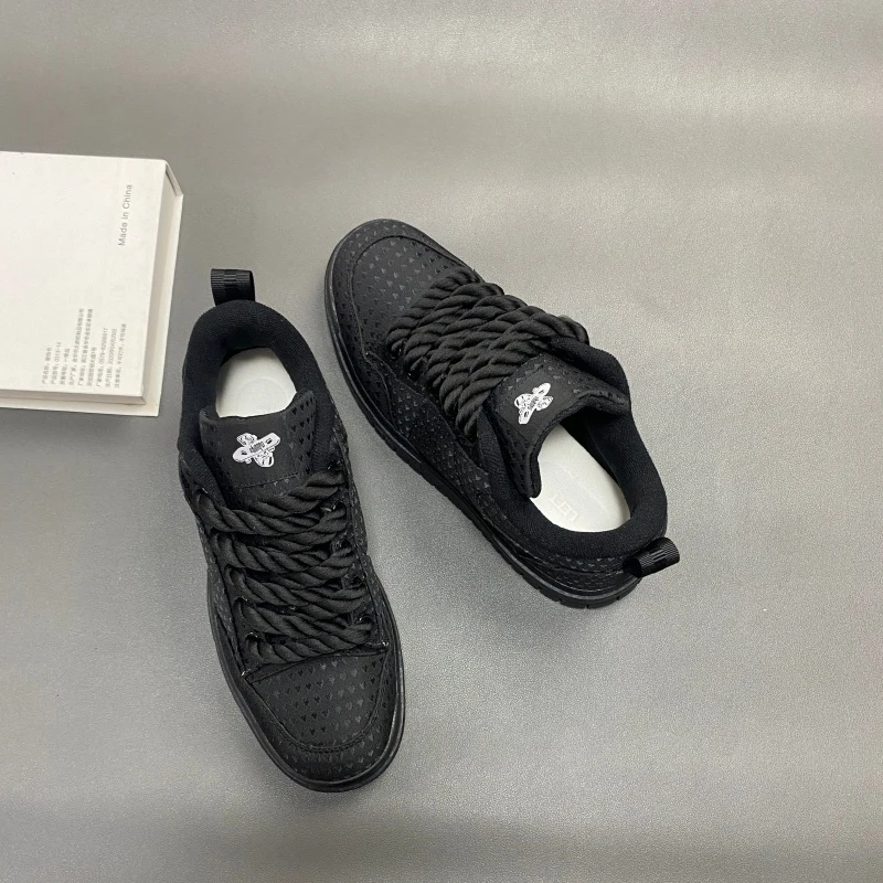 Pure black thick soled heart-shaped board shoes with thick rope shoelace design, casual shoes with dark patterns, niche and vers
Pure black thick soled heart-shaped board shoes with thick rope shoelace design, casual shoes with dark patterns, niche and vers