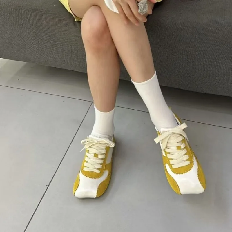 Высококачественные женские туфли на плоской подошве с косым квадратным носком, новый дизайн, универсальная легкая женская обувь в стиле ретро
Высококачественные женские туфли на плоской подошве с косым квадратным носком, новый дизайн, универсальная легкая женская обувь в стиле ретро