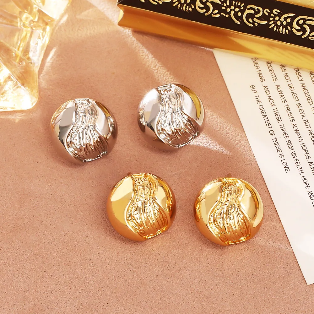 Fashionable and exquisite light luxury metal style earrings design personality cold style earrings hemispheric texture earrings
Fashionable and exquisite light luxury metal style earrings design personality cold style earrings hemispheric texture earrings