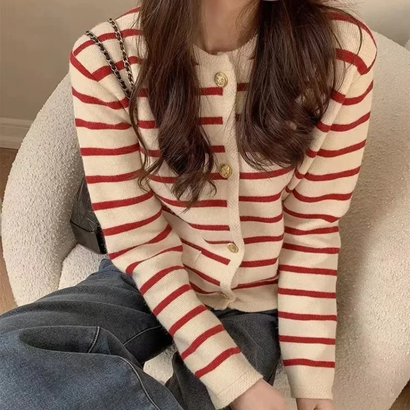 Women Chic Sweet Striped Knit Cardigans New O-Neck Single Breasted Striped Knit Shirts Loose Casual Warm Sweaters Lazy Cardigans
Women Chic Sweet Striped Knit Cardigans New O-Neck Single Breasted Striped Knit Shirts Loose Casual Warm Sweaters Lazy Cardigans
