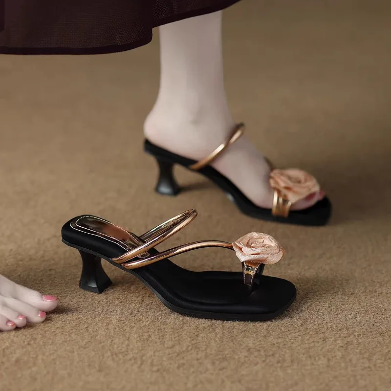 Модные женские туфли на высоком каблуке с цветочным принтом, новинка лета 2023 года, женские босоножки на толстом каблуке, роскошный дизайн с носком, элегантные тапочки
Модные женские туфли на высоком каблуке с цветочным принтом, новинка лета 2023 года, женские босоножки на толстом каблуке, роскошный дизайн с носком, элегантные тапочки