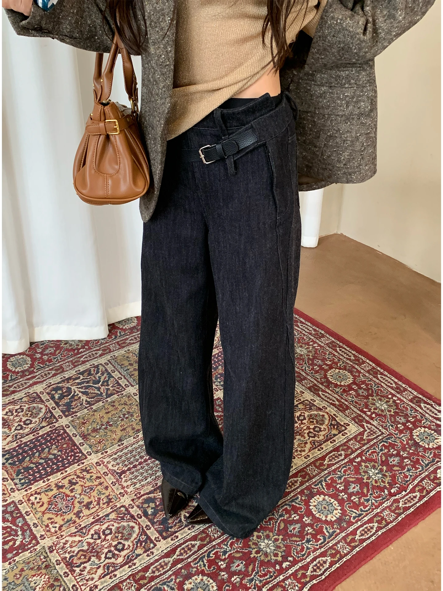 Asymmetric Waist Design Wide Leg Jeans Women Loose Floor-Length Pants Belt Buckle Bamboo Texture Vintage Style Cotton Denim
Asymmetric Waist Design Wide Leg Jeans Women Loose Floor-Length Pants Belt Buckle Bamboo Texture Vintage Style Cotton Denim