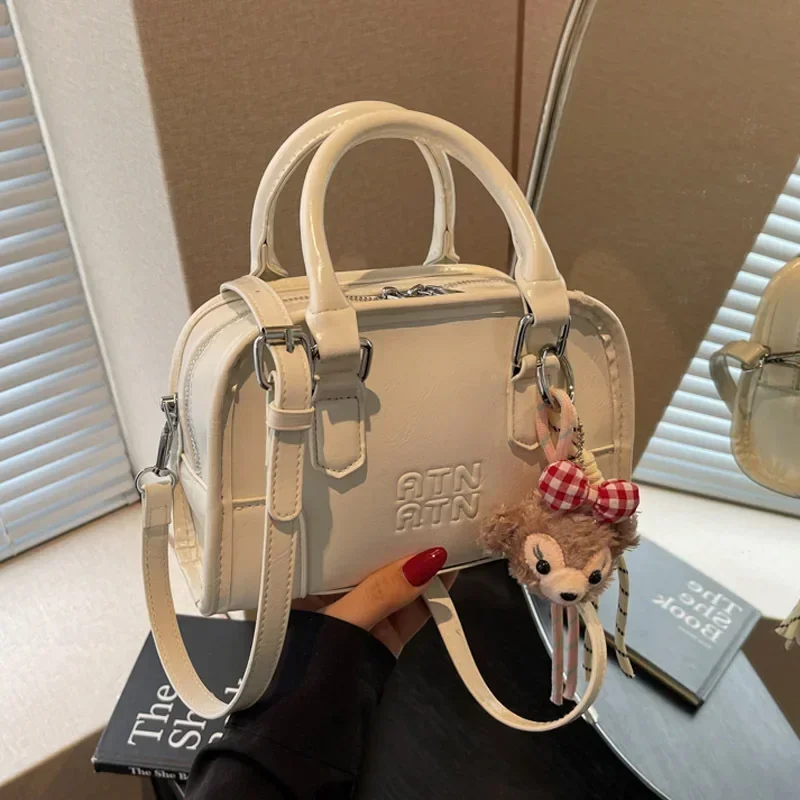 2025 Women's Essential Pillow - Shaped Bag. Retro - Inspired, Trendy & Fashionably Simple. Handheld, Shoulder & Crossbody Design
2025 Women's Essential Pillow - Shaped Bag. Retro - Inspired, Trendy & Fashionably Simple. Handheld, Shoulder & Crossbody Design