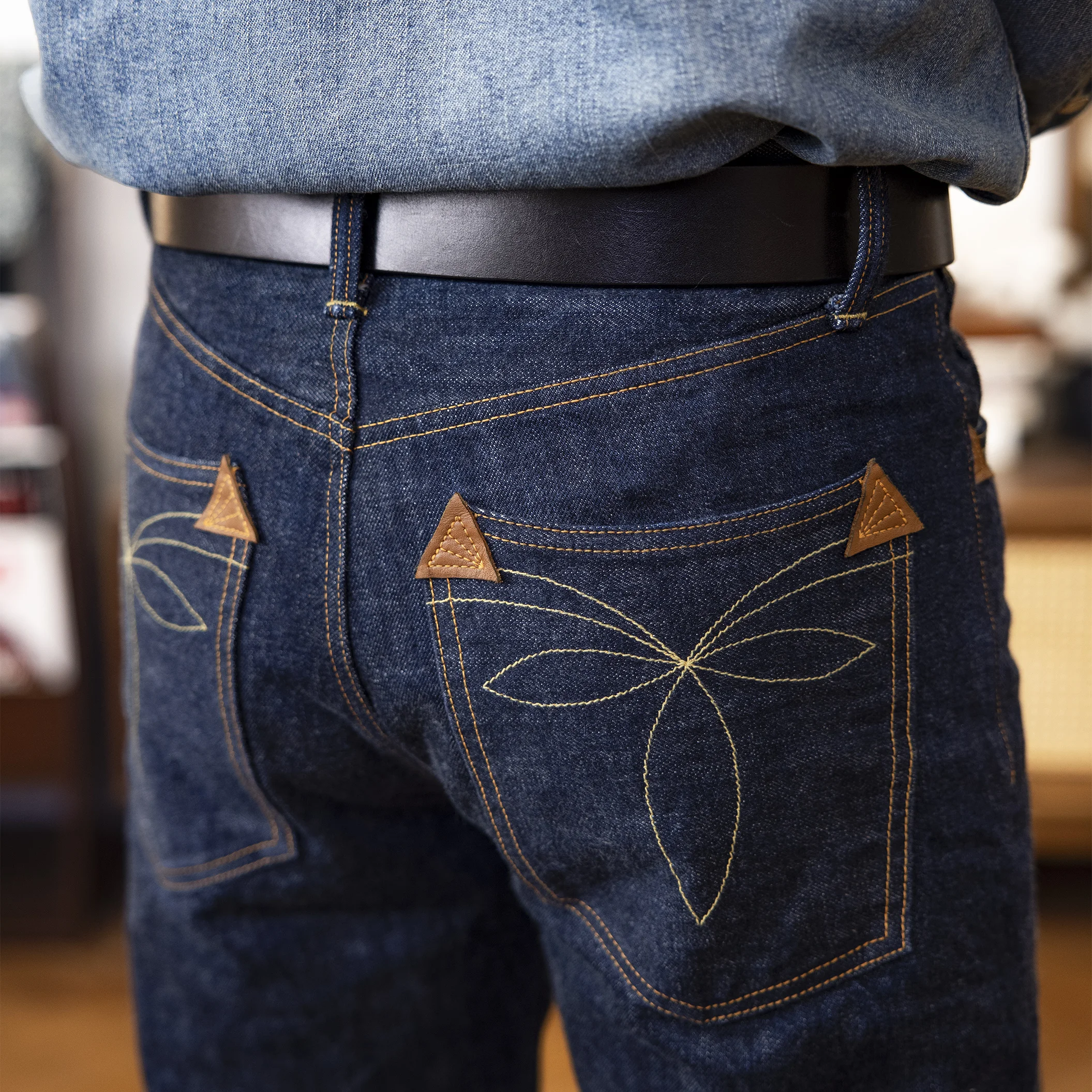 WH-DD10 Heavy Weight Indigo Selvage Washed Pants Sanforised Thick Raw Denim Jean 17oz
WH-DD10 Heavy Weight Indigo Selvage Washed Pants Sanforised Thick Raw Denim Jean 17oz