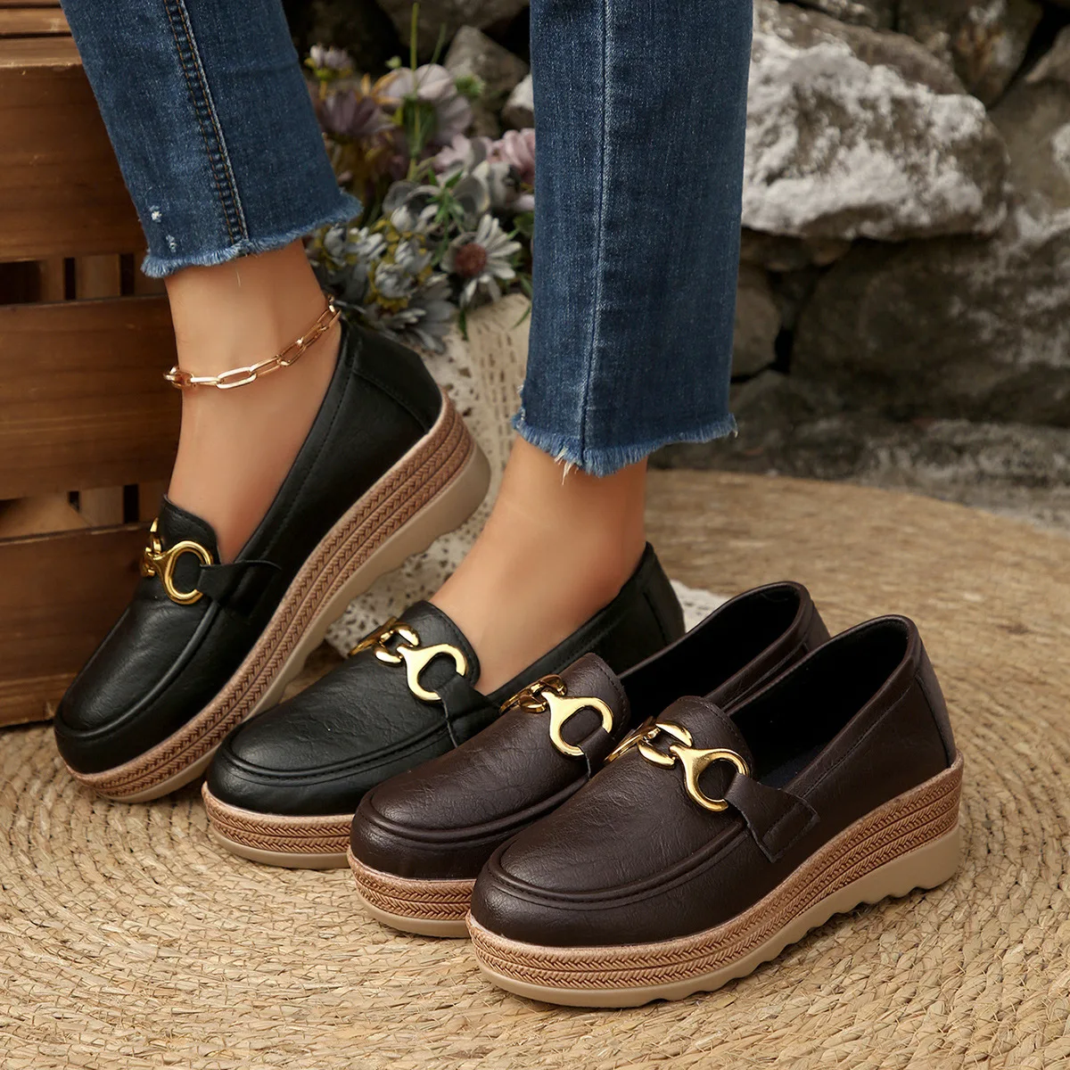 Women's Oversized Metal Chain Wedge Shoes for Spring and Autumn 2026, New Lightweight and Comfortable Thick Soled Loafers
Women's Oversized Metal Chain Wedge Shoes for Spring and Autumn 2026, New Lightweight and Comfortable Thick Soled Loafers