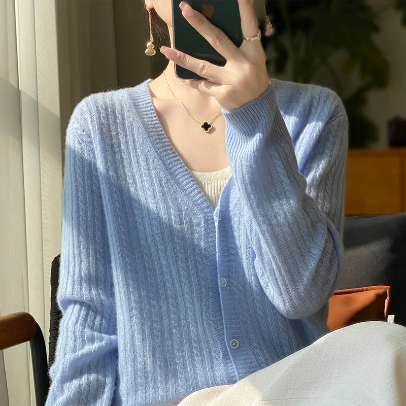 Spring And Autumn New V-neck Wool Cardigan Women's 100 Pure Wool Loose Thin Twist Knitted Coat
Spring And Autumn New V-neck Wool Cardigan Women's 100 Pure Wool Loose Thin Twist Knitted Coat