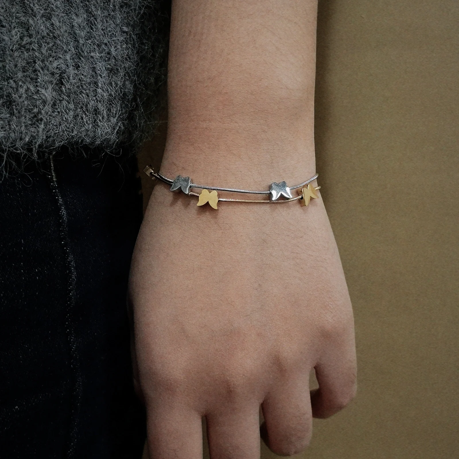 Golden Silvery Two Tone Butterfly Bracelet 316L Stainless Steel Snake Chain Waterproof Minimalist Jewelry for Women
Golden Silvery Two Tone Butterfly Bracelet 316L Stainless Steel Snake Chain Waterproof Minimalist Jewelry for Women