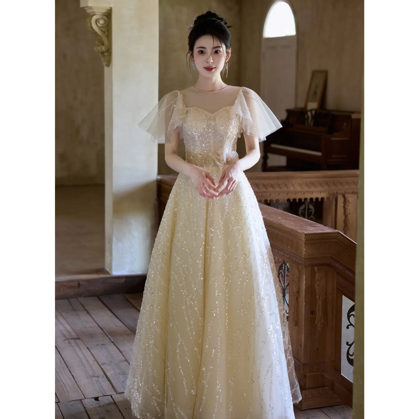 L&P DQL Studio Evening Dress Light Yellow Sequins Party Dress Short Sleeves Lace-up Back Floor Lengt
L&P DQL Studio Evening Dress Light Yellow Sequins Party Dress Short Sleeves Lace-up Back Floor Lengt