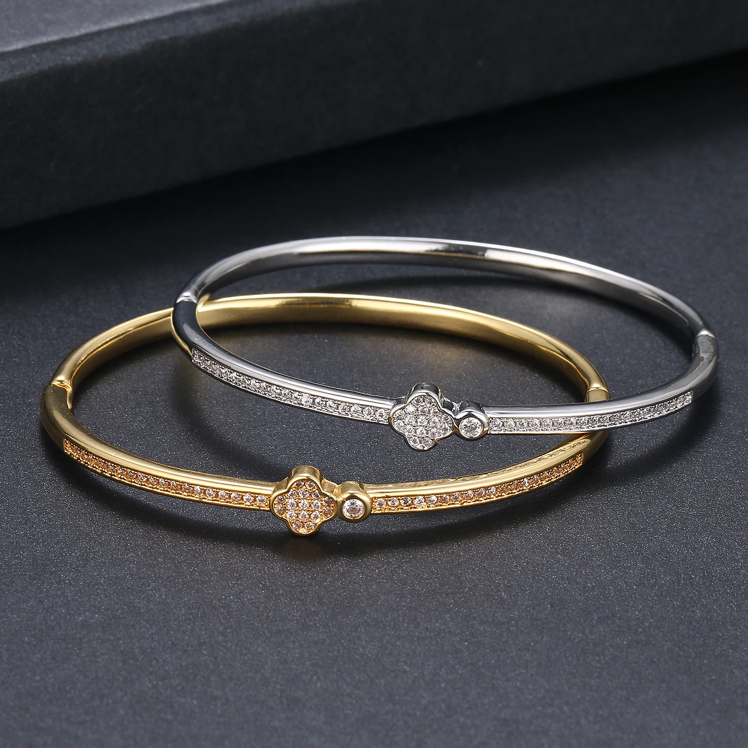 2024 Autumn New Zirconia Four-Leaf Flower Bracelet for Women Party Gifts Jewelry Accessories
2024 Autumn New Zirconia Four-Leaf Flower Bracelet for Women Party Gifts Jewelry Accessories