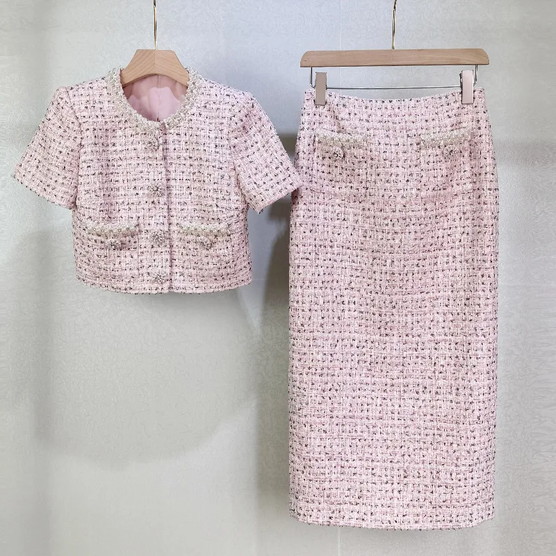 2025 Fashion powder mixed color temperament slimming daughter coat skirt two-piece set skirt
2025 Fashion powder mixed color temperament slimming daughter coat skirt two-piece set skirt