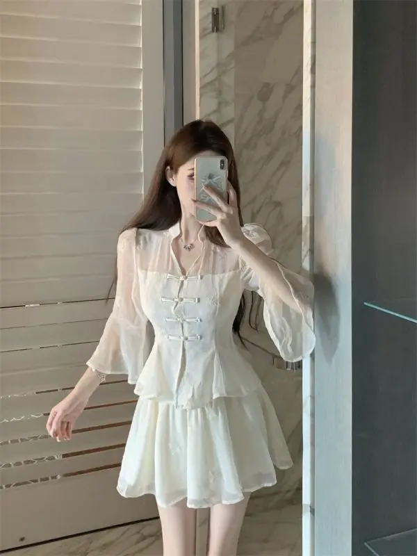 Chinese Retro Style Knot Button Embroidered Waisted Slim Shirt Women Fairycore Pleated Mini Skirt Summer Vintage Two Pieces Set
Chinese Retro Style Knot Button Embroidered Waisted Slim Shirt Women Fairycore Pleated Mini Skirt Summer Vintage Two Pieces Set