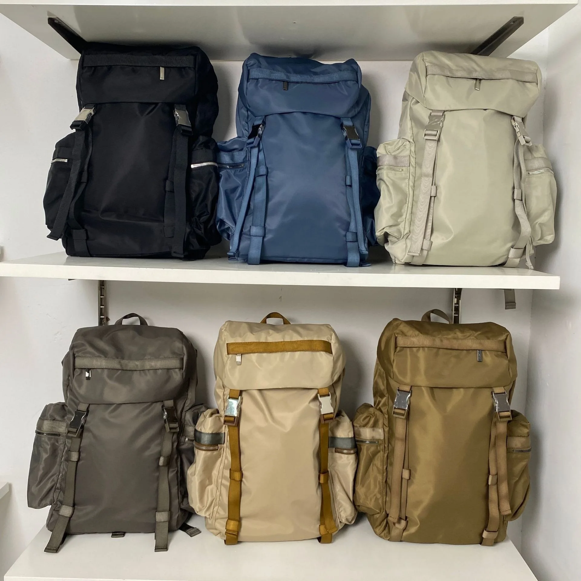 Newly released pure color waterproof backpack large capacity Sports hiking backpack Designer Fashion Commuting Backpack Commute
Newly released pure color waterproof backpack large capacity Sports hiking backpack Designer Fashion Commuting Backpack Commute