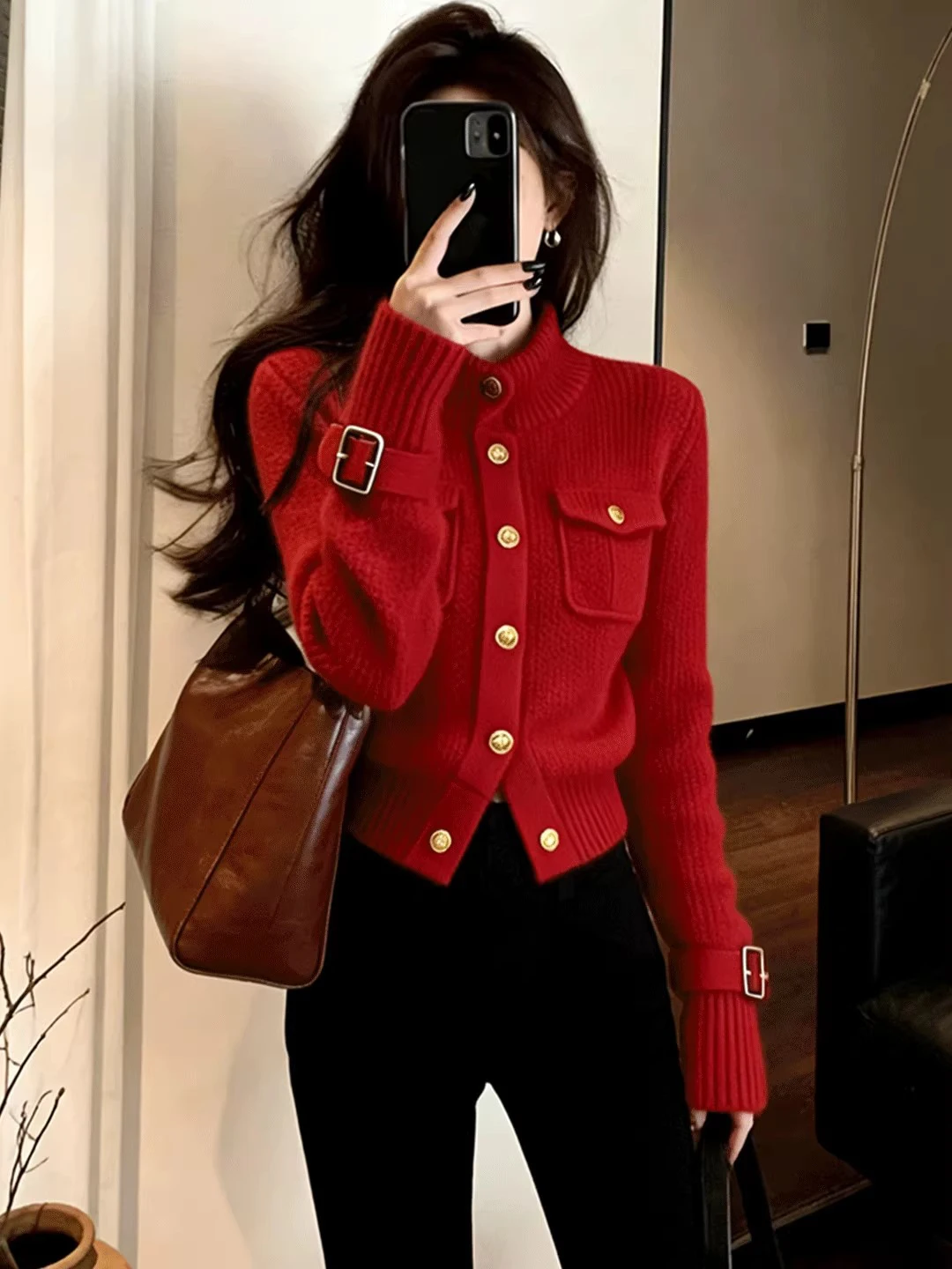 Red Knitted Slim Fit Short Sweater for Women Spring New Style Comfortable Korean Version Casual round Neck Button Closure
Red Knitted Slim Fit Short Sweater for Women Spring New Style Comfortable Korean Version Casual round Neck Button Closure