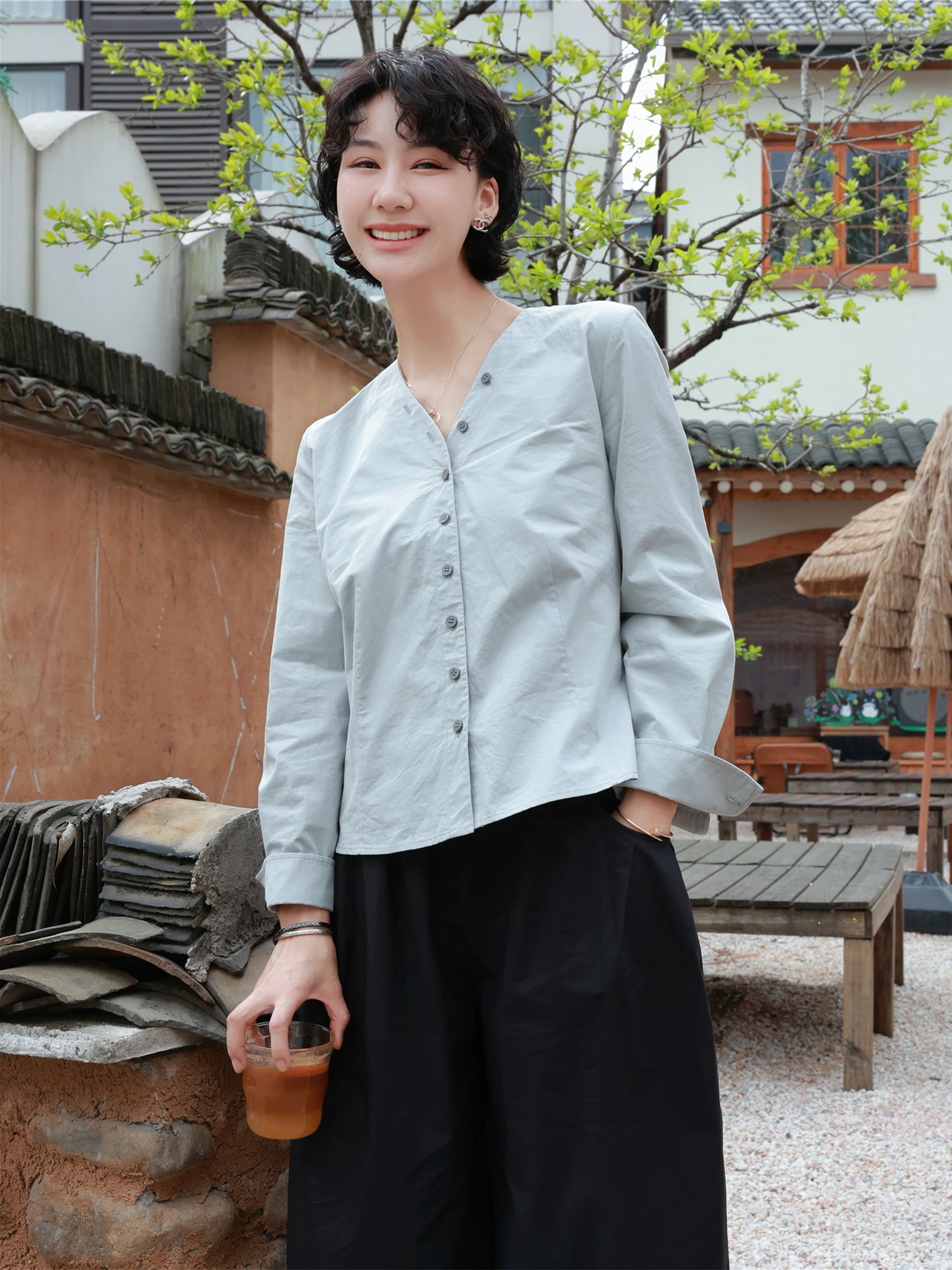 TT Commuter Versatile V-Neck Shirt Spring Pure Cotton Texture Waist-Cinching Slimming Outerwear Casual Loose Fit
TT Commuter Versatile V-Neck Shirt Spring Pure Cotton Texture Waist-Cinching Slimming Outerwear Casual Loose Fit