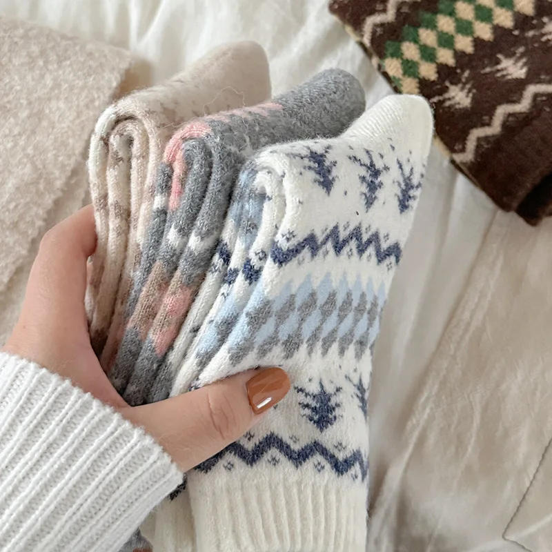 Шерстяные носки, женские осенние и зимние утолщенные теплые носки средней длины, японские модные клетчатые термодлинные носки, рождественские подарки
Шерстяные носки, женские осенние и зимние утолщенные теплые носки средней длины, японские модные клетчатые термодлинные носки, рождественские подарки