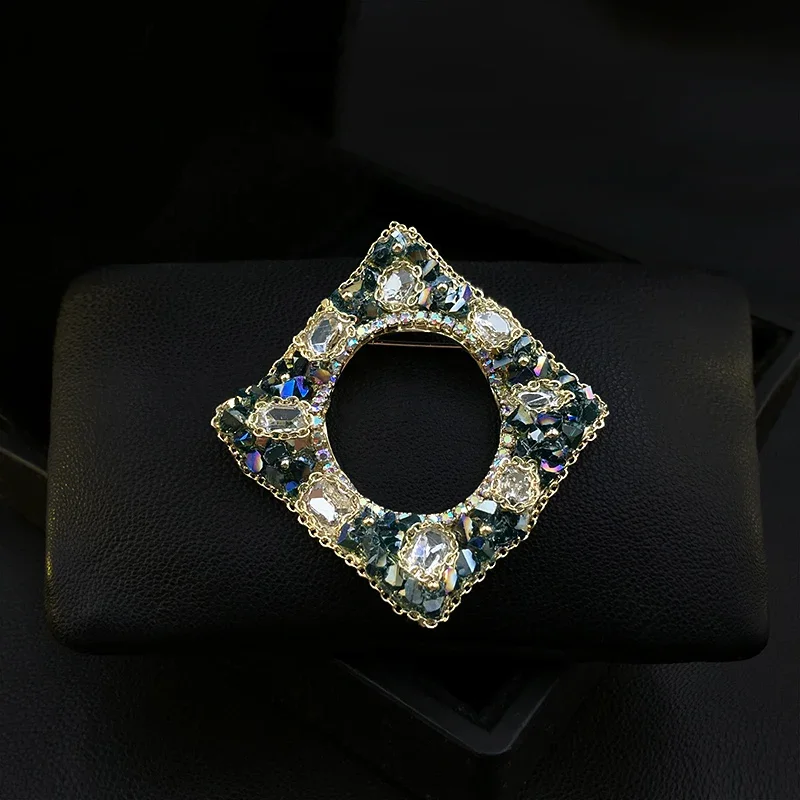 Heavy Process Handmade Irregular Geometric Brooch Exquisite High-End Corsage for Women Shirt Dress Coat Pin Rhinestone Jewelry
Heavy Process Handmade Irregular Geometric Brooch Exquisite High-End Corsage for Women Shirt Dress Coat Pin Rhinestone Jewelry