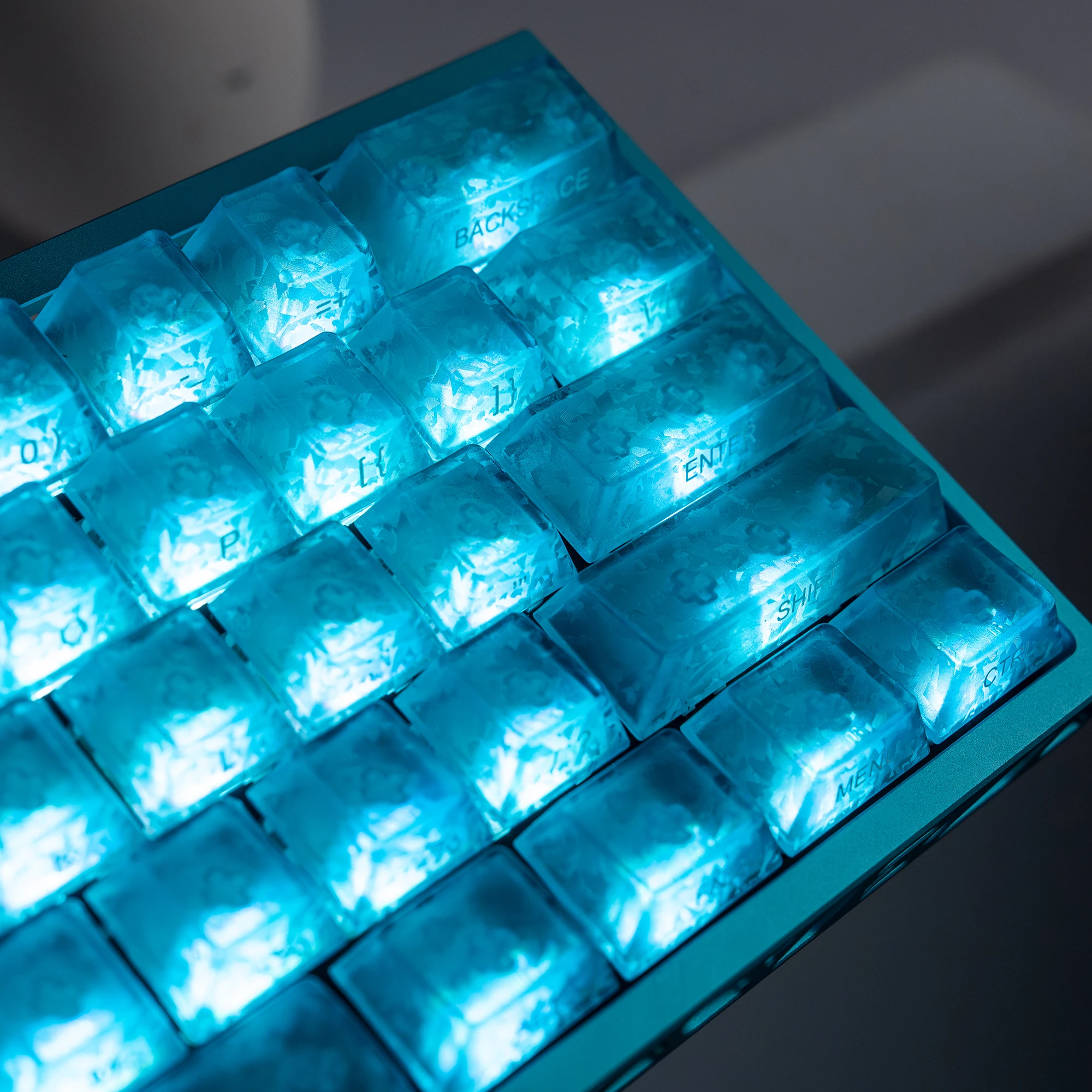 Колпачки для клавиш Womier 106 Keys Blue Forged Carbon PBT, профиль Cherry, с подсветкой и боковой печатью, для клавиатур с переключателями Cherry MX
Колпачки для клавиш Womier 106 Keys Blue Forged Carbon PBT, профиль Cherry, с подсветкой и боковой печатью, для клавиатур с переключателями Cherry MX