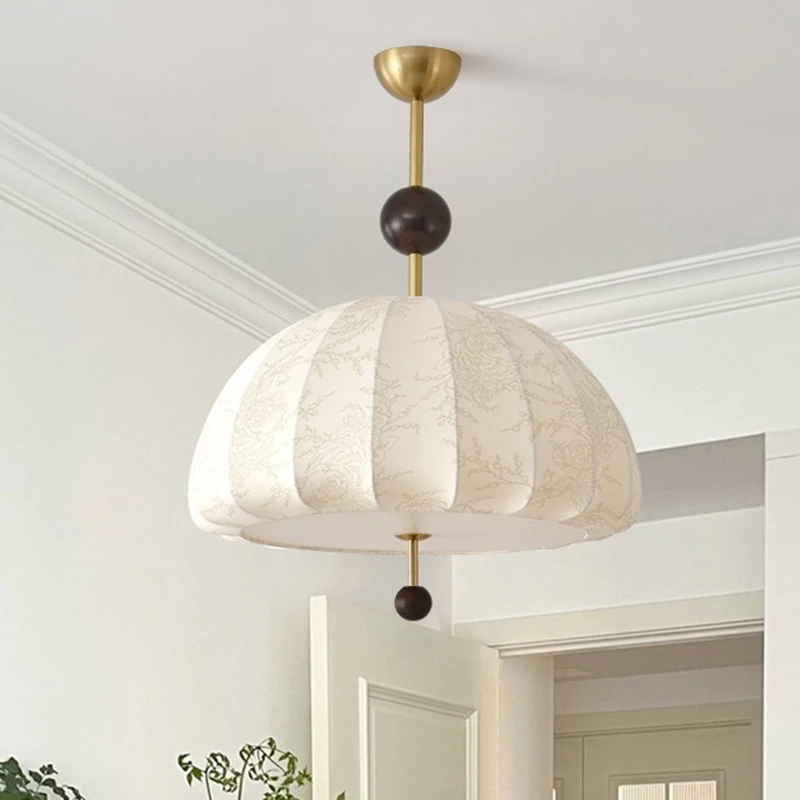 French Chandelier Lights Cream Style Pattern Fabric Room Pendant Lamp Medieval Vintage Nanyang Study Retro Bedroom Led Lighting
French Chandelier Lights Cream Style Pattern Fabric Room Pendant Lamp Medieval Vintage Nanyang Study Retro Bedroom Led Lighting