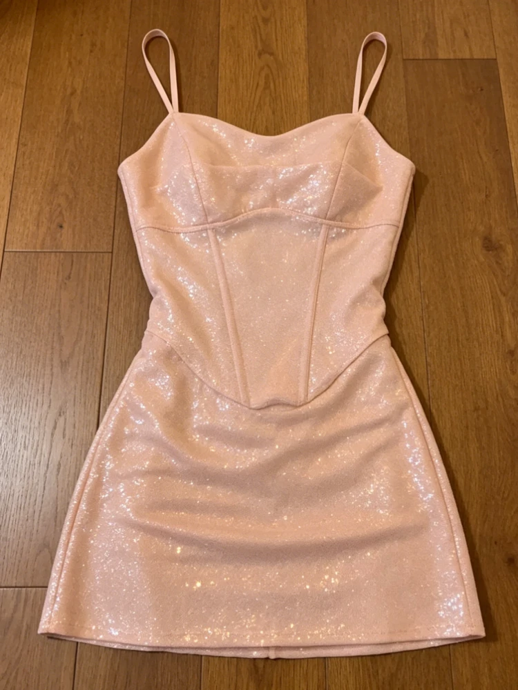 2026 Summer French Sweet 2 Piece Set Women Sequins Spaghetti Strap Tops + High Waist Design Mini Skirt Female Chic Retro Outfits
2026 Summer French Sweet 2 Piece Set Women Sequins Spaghetti Strap Tops + High Waist Design Mini Skirt Female Chic Retro Outfits