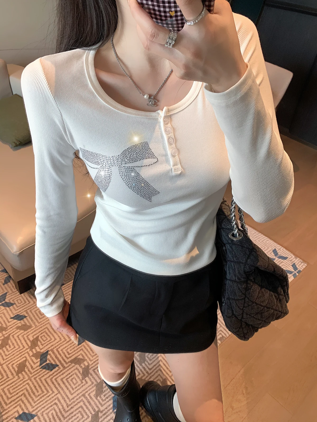 Женская повседневная футболка Zhuangda Ni с круглым вырезом, длинным рукавом, декором из страз и узлов, на тонкой белой основе
Женская повседневная футболка Zhuangda Ni с круглым вырезом, длинным рукавом, декором из страз и узлов, на тонкой белой основе