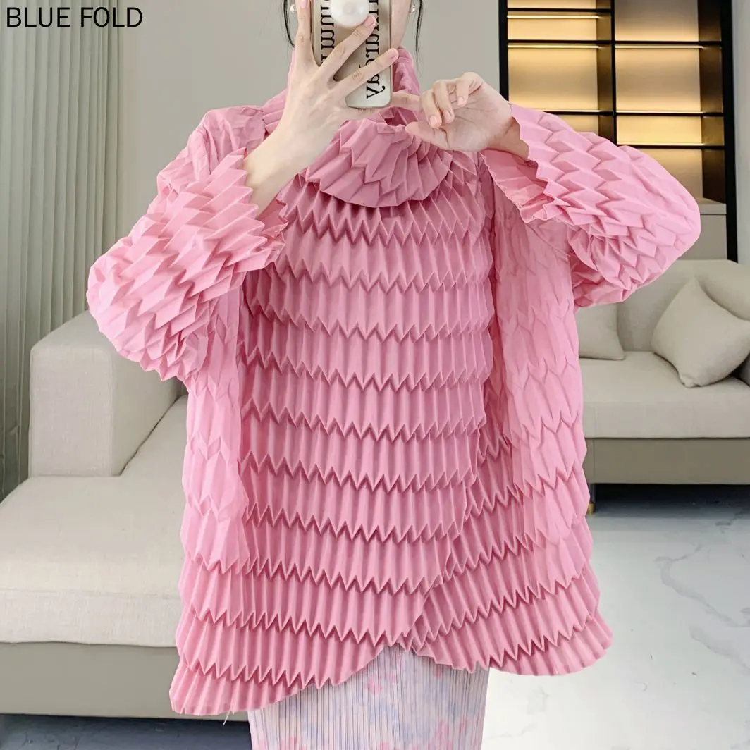 Высококачественное плиссированное короткое пальто Miyake с лацканами, повседневное свободное пальто, женский топ, новинка осени
Высококачественное плиссированное короткое пальто Miyake с лацканами, повседневное свободное пальто, женский топ, новинка осени