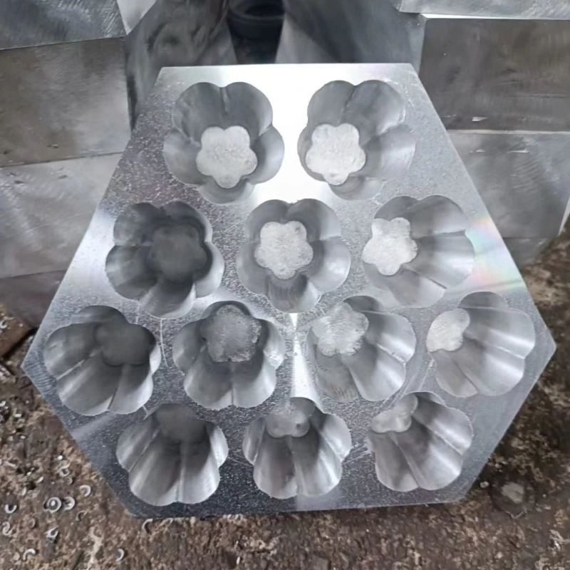 Machine stall plum blossom full set of head stove commercial cake tool mold head cake
Machine stall plum blossom full set of head stove commercial cake tool mold head cake