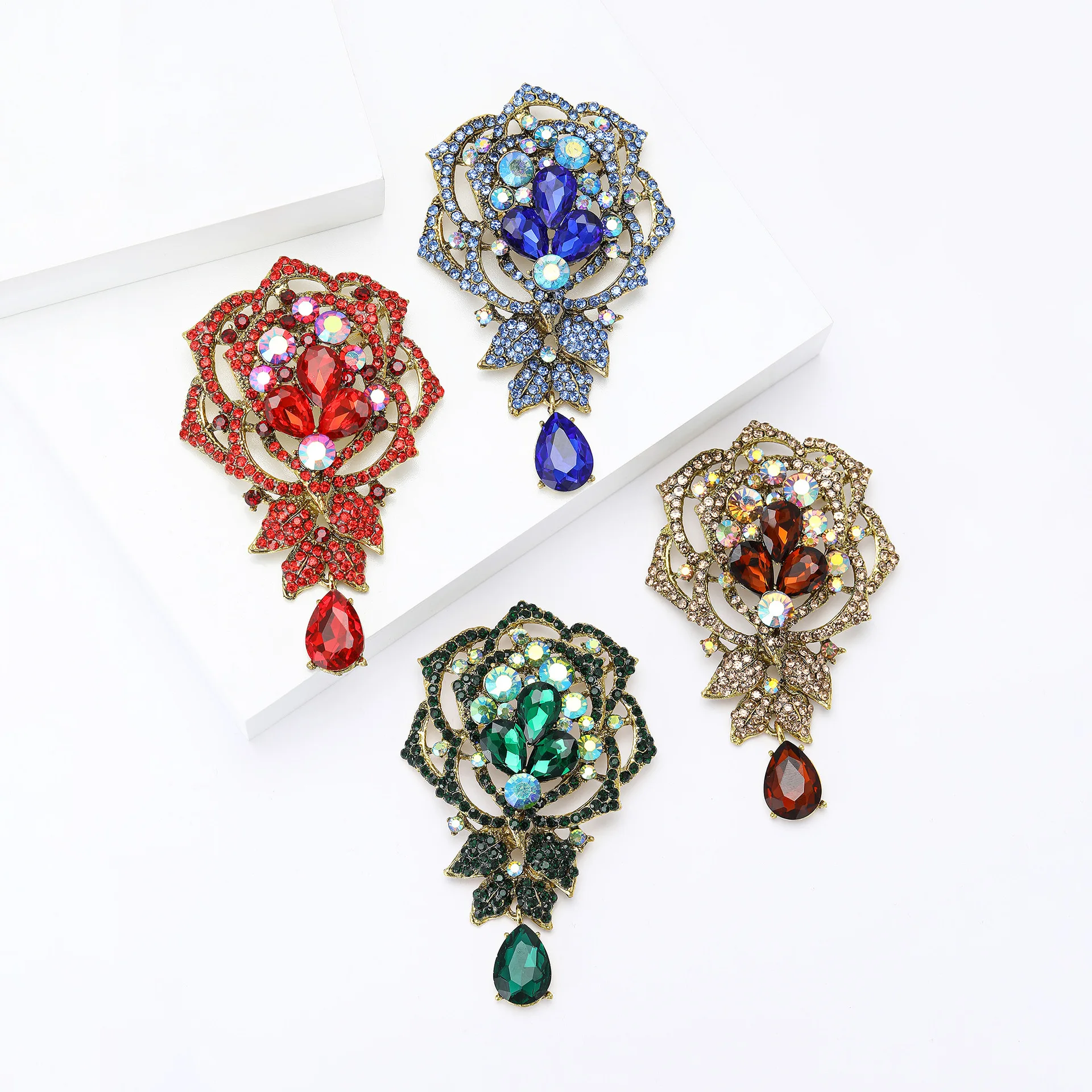Luxurious Water Diamond Rose Pendant Brooch For Men And Women, High-end Banquet, Wedding and Party Accessories And Jewelry
Luxurious Water Diamond Rose Pendant Brooch For Men And Women, High-end Banquet, Wedding and Party Accessories And Jewelry