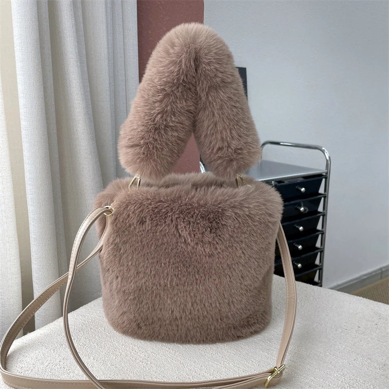 This Year's Women's Bag New Plush Shoulder Bag Fashionable Underarm Shoulder Bag Faux Fur Bucket Bag Crossbody Bags Handbag
This Year's Women's Bag New Plush Shoulder Bag Fashionable Underarm Shoulder Bag Faux Fur Bucket Bag Crossbody Bags Handbag