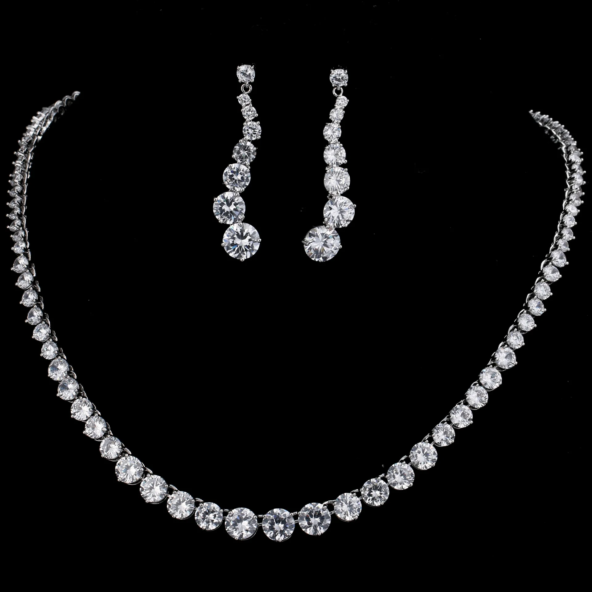 Stylish Minimalist CZ Jewelry Set, Bridal Necklace & Earrings 2Pcs, Elegant Matching Accessories for Wedding Gowns
Stylish Minimalist CZ Jewelry Set, Bridal Necklace & Earrings 2Pcs, Elegant Matching Accessories for Wedding Gowns