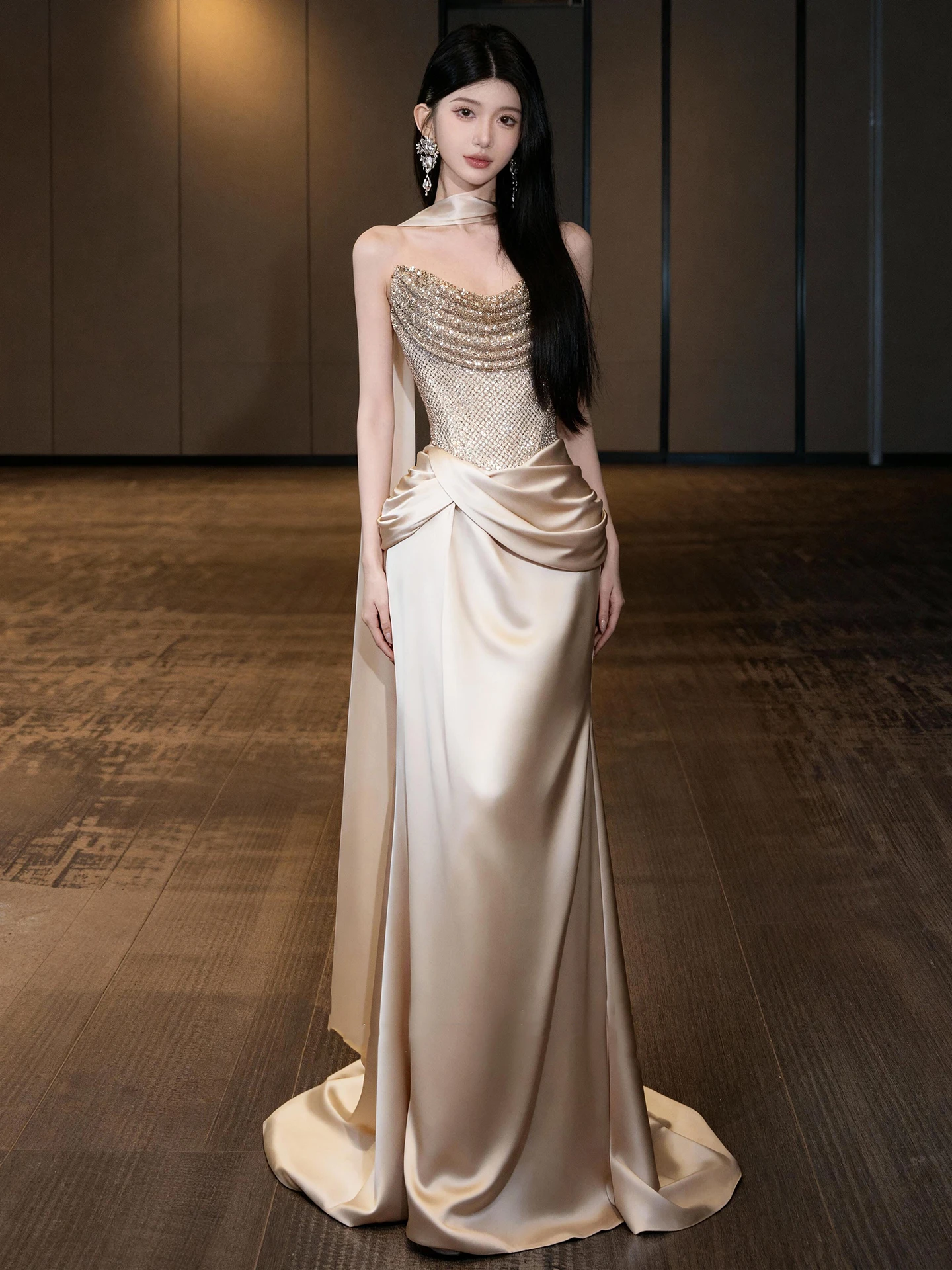 Champagne Color Fish Tail Evening Gown Wedding Dress Fashionable mid Waist Zipper Style Bridal Dress for Banquet And Performance
Champagne Color Fish Tail Evening Gown Wedding Dress Fashionable mid Waist Zipper Style Bridal Dress for Banquet And Performance