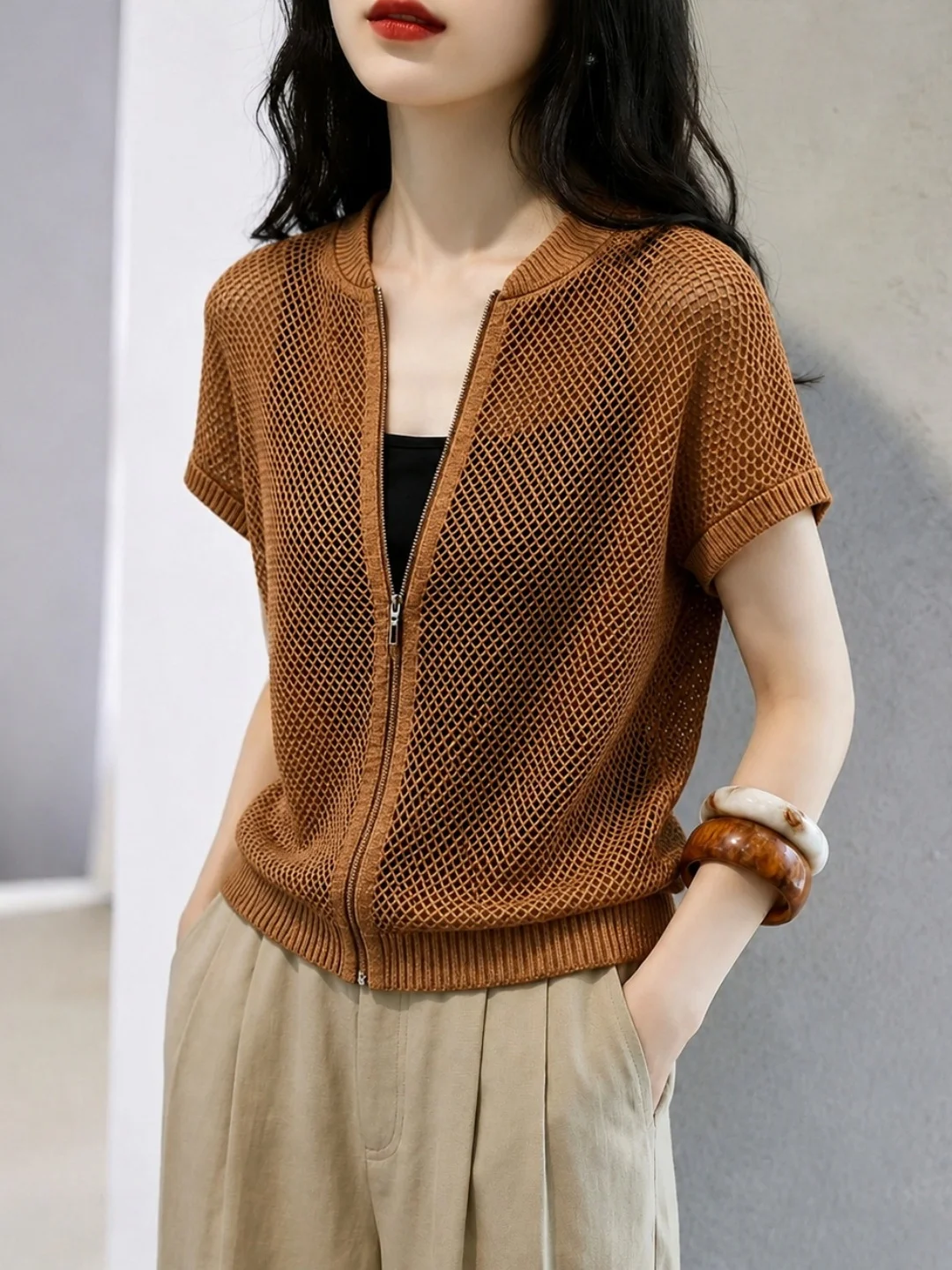 Retro Versatile Design Hollow out Zipper Ice Silk Knitted Top Short Sleeve Commute Fashionable Anti Aging Women's Shirt
Retro Versatile Design Hollow out Zipper Ice Silk Knitted Top Short Sleeve Commute Fashionable Anti Aging Women's Shirt